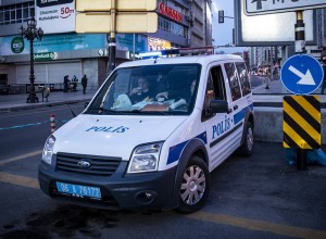 Не пил таблетки: испанец взял свою девушку в заложники из-за галлюцинаций