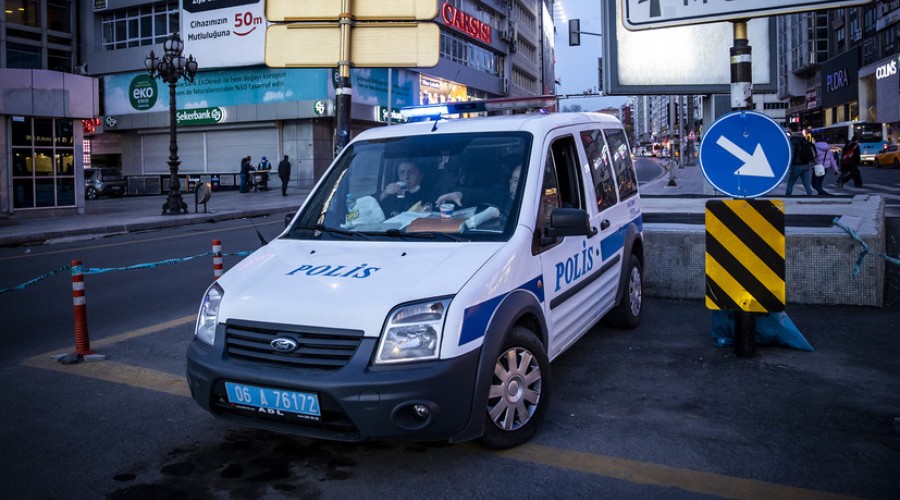 Не пил таблетки: испанец взял свою девушку в заложники из-за галлюцинаций