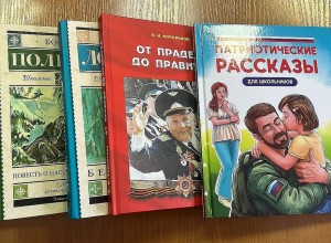 Депутаты Тулы подарили книги Рождественской библиотеке и участникам СВО