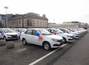 Пострадавшим на производстве тулякам подарили автомобили