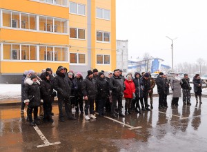 Жителям аварийных домов посёлка Ленинский вручили новые квартиры 