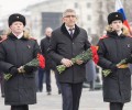  Дмитрий Миляев возложил цветы к Вечному огню на площади Победы 