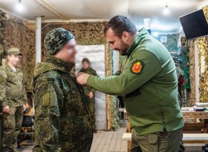 Военнослужащим на передовой вручили медали «Доблесть и Слава»