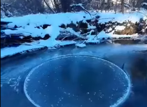 На реке в Башкирии нашли мистический водяной круг 