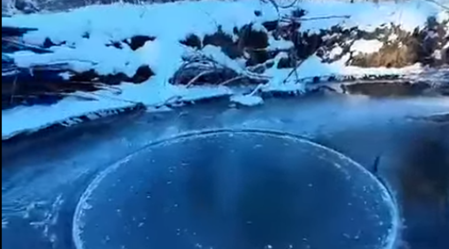 На реке в Башкирии нашли мистический водяной круг 