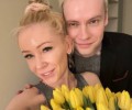 SHAMAN поздравил Мизулину с началом весны букетом жёлтых тюльпанов