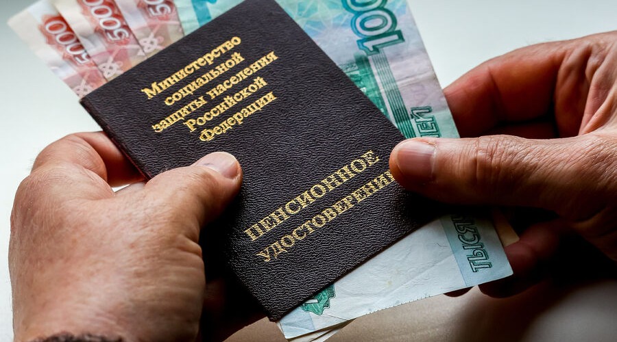 Россияне со стажем 42 года и 37 лет могут раньше выйти на пенсию