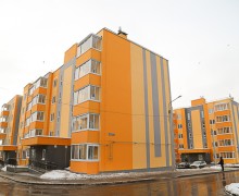 Жителям аварийных домов посёлка Ленинский вручили новые квартиры 