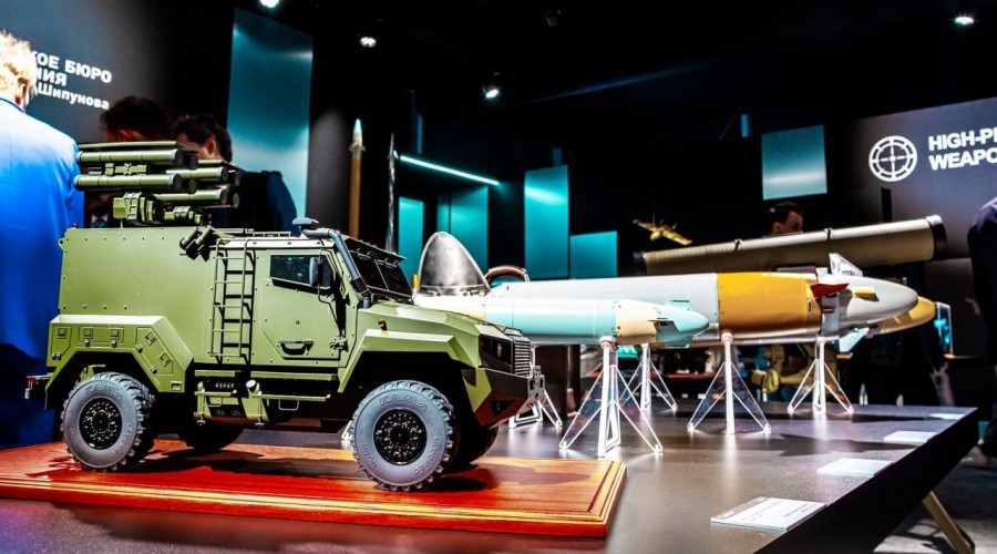Новейшие образцы тульского вооружения представлены на выставке IDEX-2025
