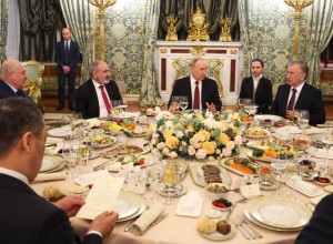Повар Кремля Бухаров рассказал, чем Путин угощает лидеров стран 