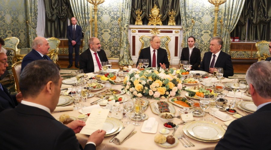 Повар Кремля Бухаров рассказал, чем Путин угощает лидеров стран